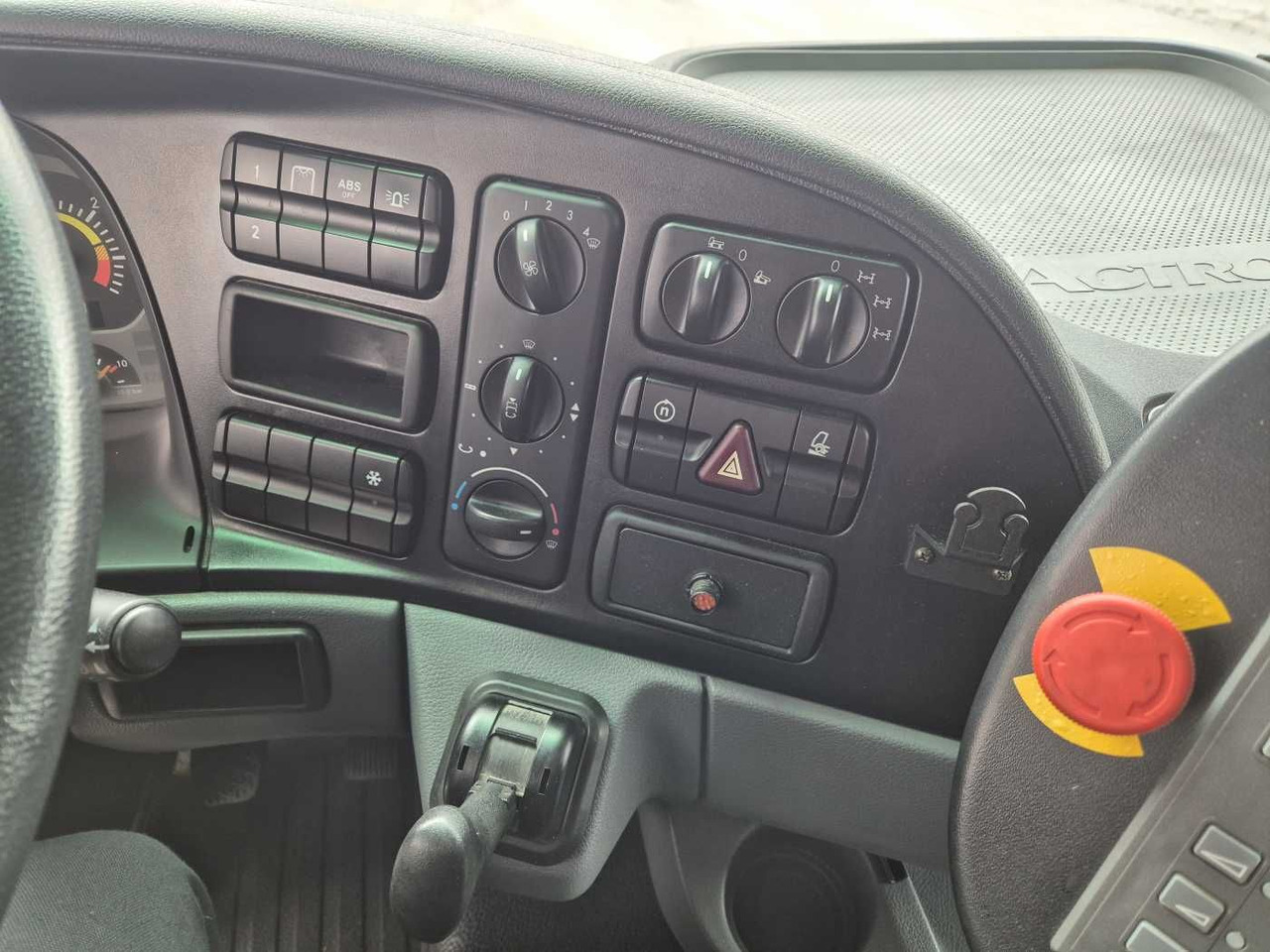 Mercedes-Benz Actros 2032 A 4x4 Bucher STKF 9500 Airport 30x إيجار Mercedes-Benz Actros 2032 A 4x4 Bucher STKF 9500 Airport 30x: صور 13