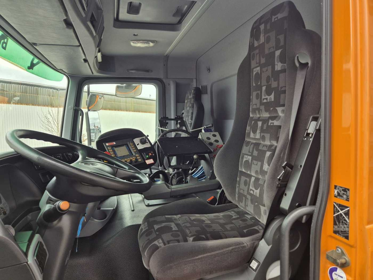 Mercedes-Benz Actros 2032 A 4x4 Bucher STKF 9500 Airport 30x إيجار Mercedes-Benz Actros 2032 A 4x4 Bucher STKF 9500 Airport 30x: صور 10