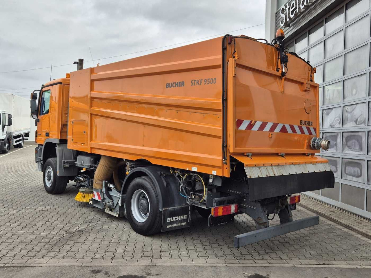 Mercedes-Benz Actros 2032 A 4x4 Bucher STKF 9500 Airport 30x إيجار Mercedes-Benz Actros 2032 A 4x4 Bucher STKF 9500 Airport 30x: صور 15