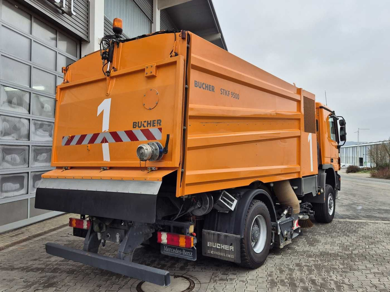 Mercedes-Benz Actros 2032 A 4x4 Bucher STKF 9500 Airport إيجار Mercedes-Benz Actros 2032 A 4x4 Bucher STKF 9500 Airport: صور 7