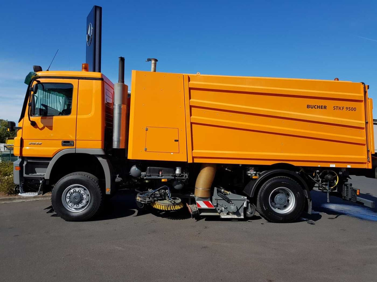 Mercedes-Benz Actros 2032 A 4x4 Bucher STKF 9500 Airport - سياره كنس شوارع: صور 5 Mercedes-Benz Actros 2032 A 4x4 Bucher STKF 9500 Airport - سياره كنس شوارع: صور 5