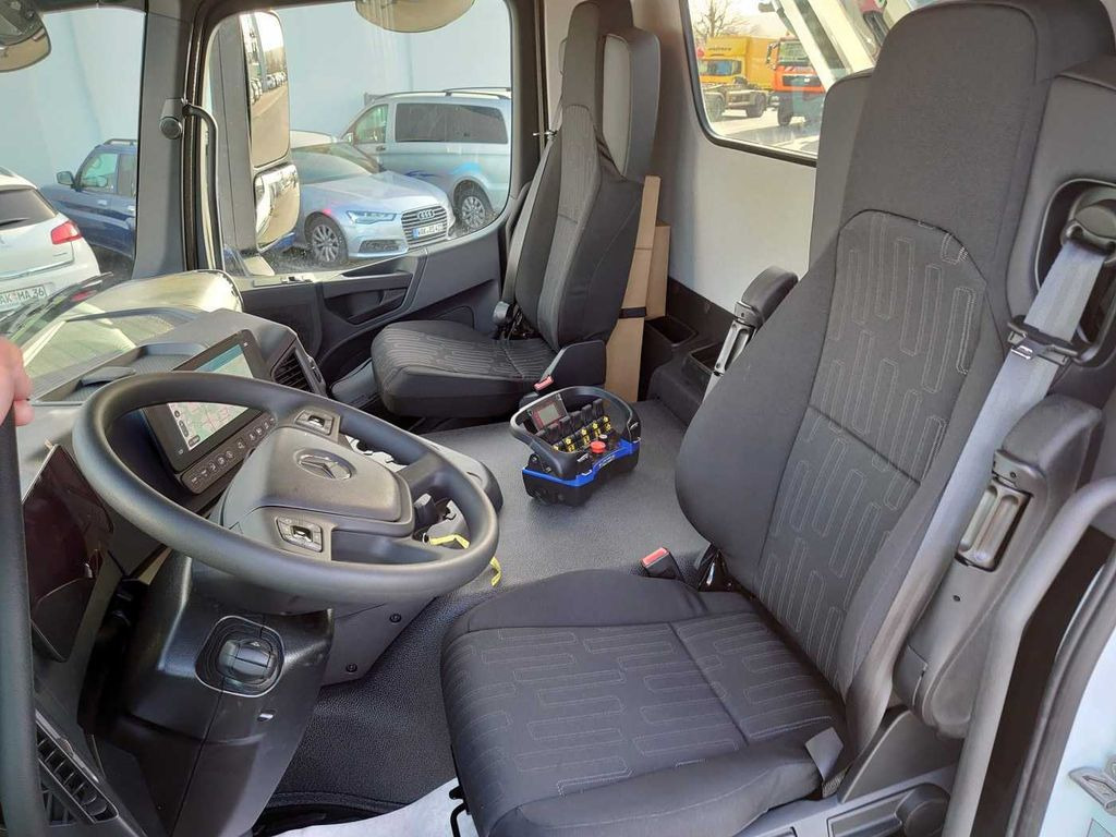 Interior photo 3: جديد قلابات, شاحنة كرين Mercedes-Benz Arocs 1832 KK 4x2 Kipper+Kran Fassi F120+Funk Mercedes-Benz Arocs 1832 KK 4x2 Kipper+Kran Fassi F120+Funk Interior photo 3: جديد قلابات, شاحنة كرين Mercedes-Benz Arocs 1832 KK 4x2 Kipper+Kran Fassi F120+Funk Mercedes-Benz Arocs 1832 KK 4x2 Kipper+Kran Fassi F120+Funk