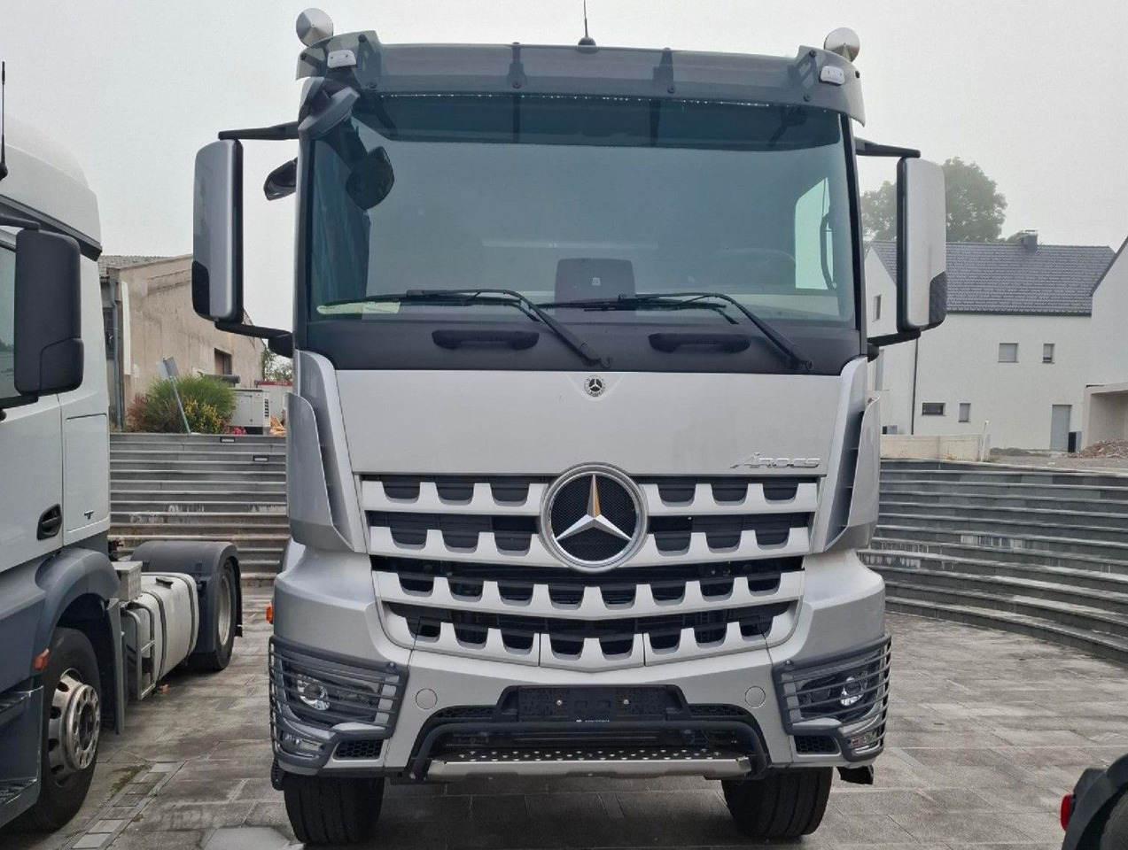 Mercedes-Benz Arocs 4153 8x4 Fahrgestell - الشاسيه شاحنة: صور 2 Mercedes-Benz Arocs 4153 8x4 Fahrgestell - الشاسيه شاحنة: صور 2
