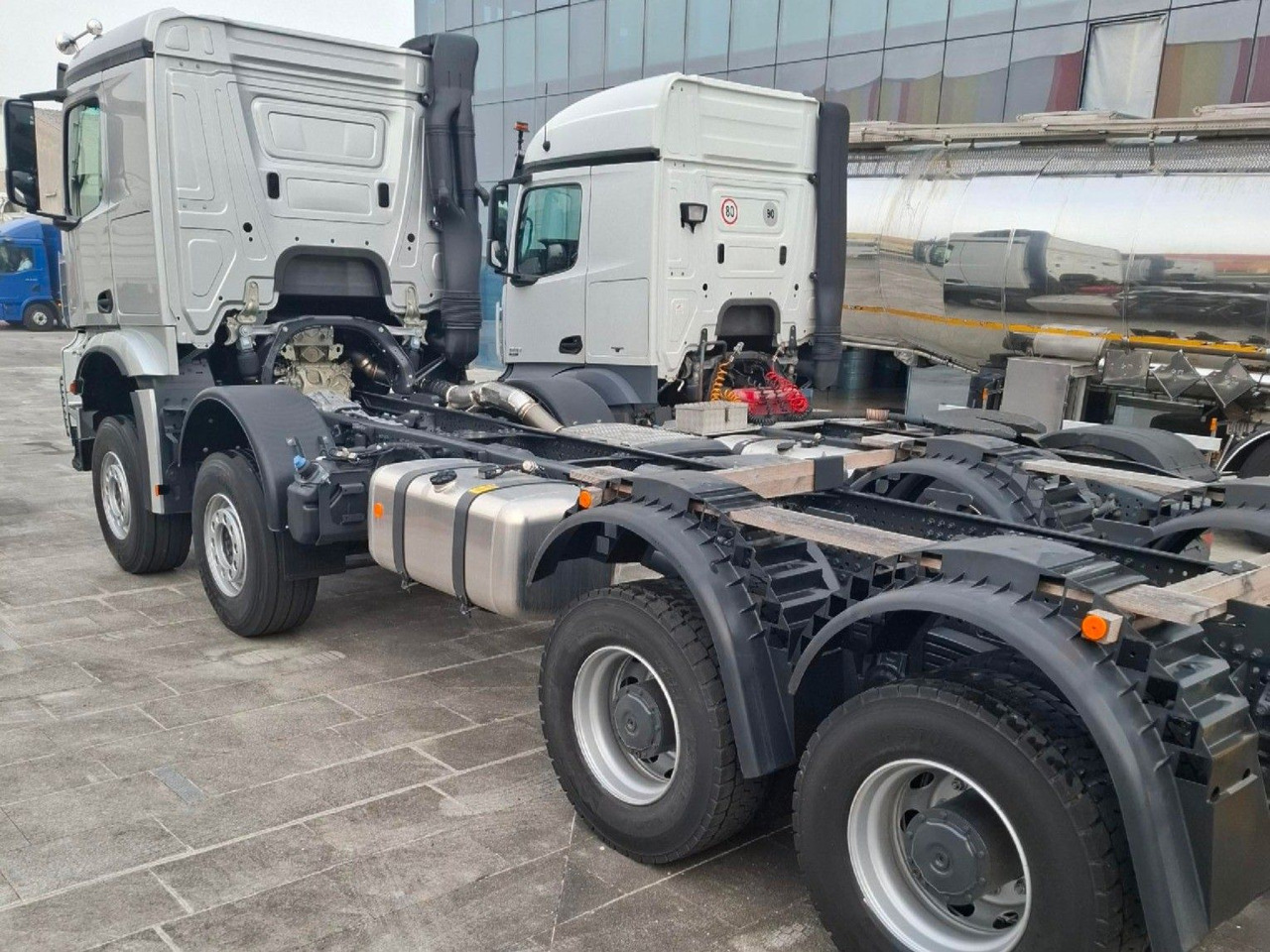 Mercedes-Benz Arocs 4153 8x4 Fahrgestell - الشاسيه شاحنة: صور 3 Mercedes-Benz Arocs 4153 8x4 Fahrgestell - الشاسيه شاحنة: صور 3