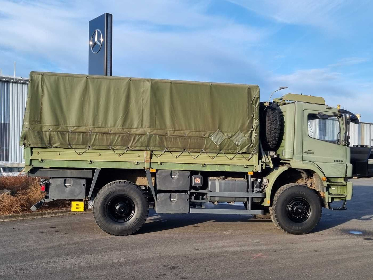 Mercedes-Benz Axor 1829 A 4x4 Pritsche/Plane 10 Stück إيجار Mercedes-Benz Axor 1829 A 4x4 Pritsche/Plane 10 Stück: صور 6