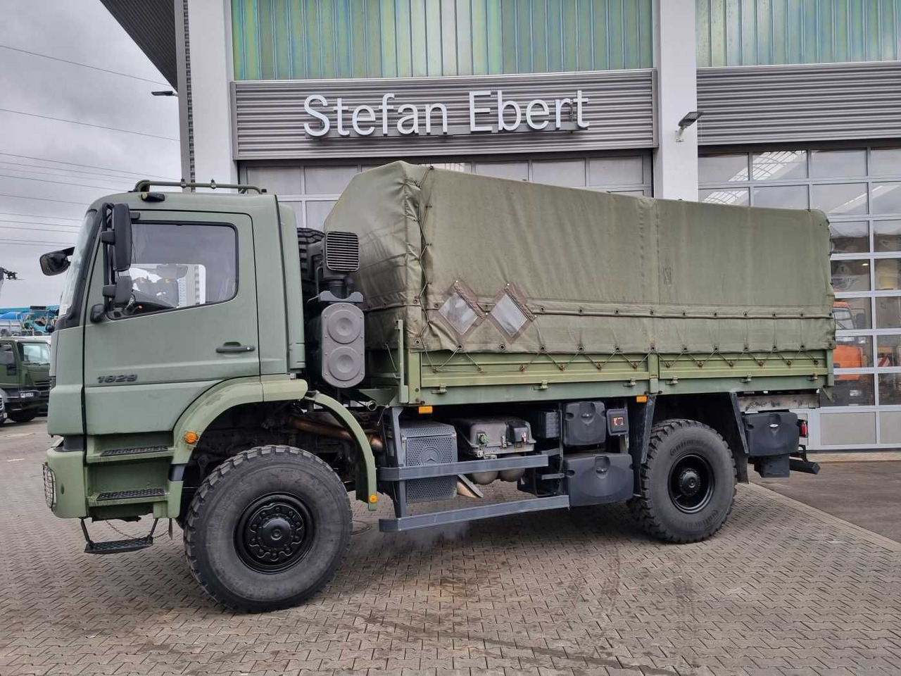 Mercedes-Benz Axor 1829 A 4x4 Pritsche/Plane 10 Stück - شاحنات مسطحة: صور 4 Mercedes-Benz Axor 1829 A 4x4 Pritsche/Plane 10 Stück - شاحنات مسطحة: صور 4