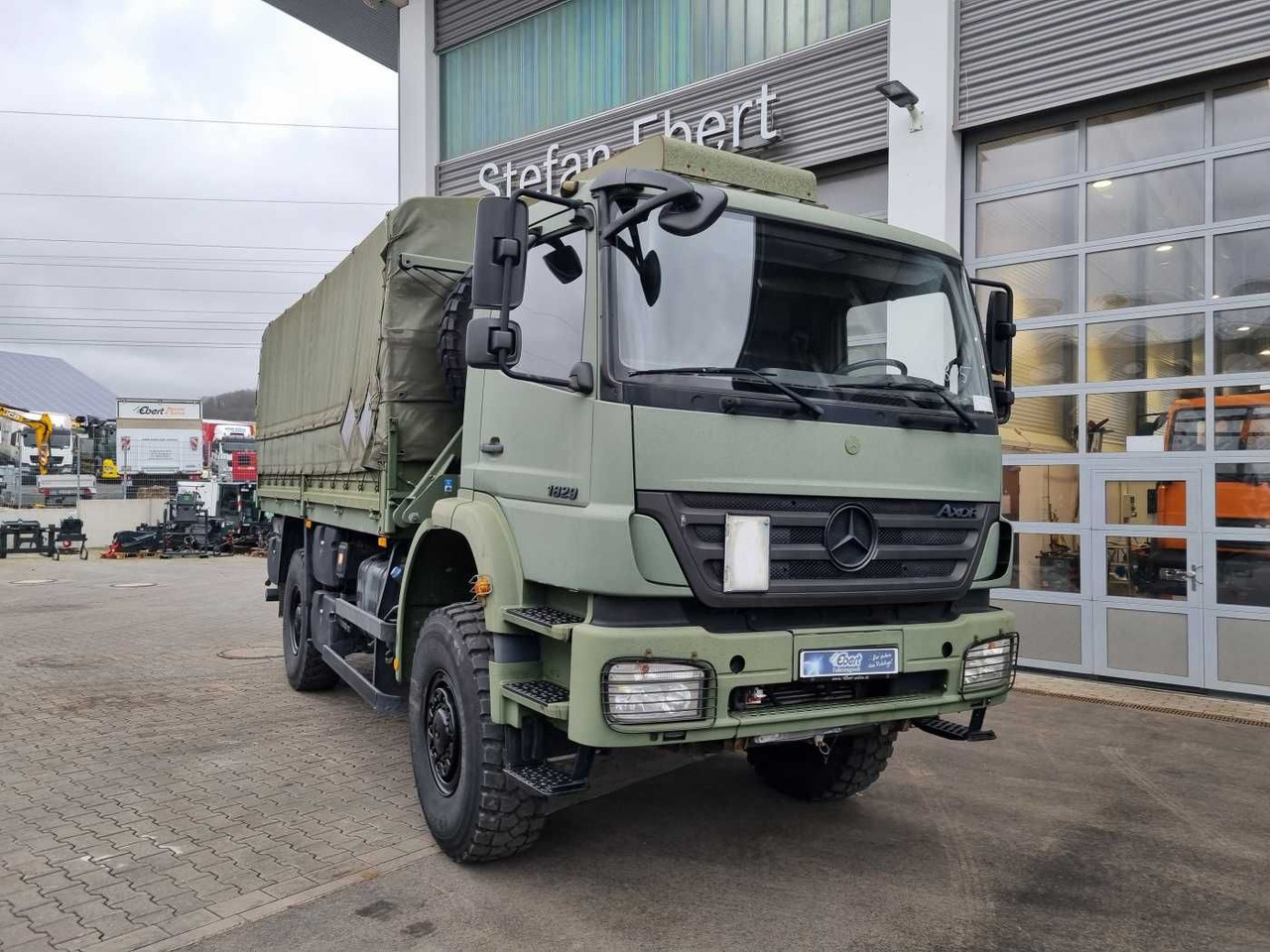 Mercedes-Benz Axor 1829 A 4x4 Pritsche/Plane 10 Stück - شاحنة ستارة: صور 3 Mercedes-Benz Axor 1829 A 4x4 Pritsche/Plane 10 Stück - شاحنة ستارة: صور 3