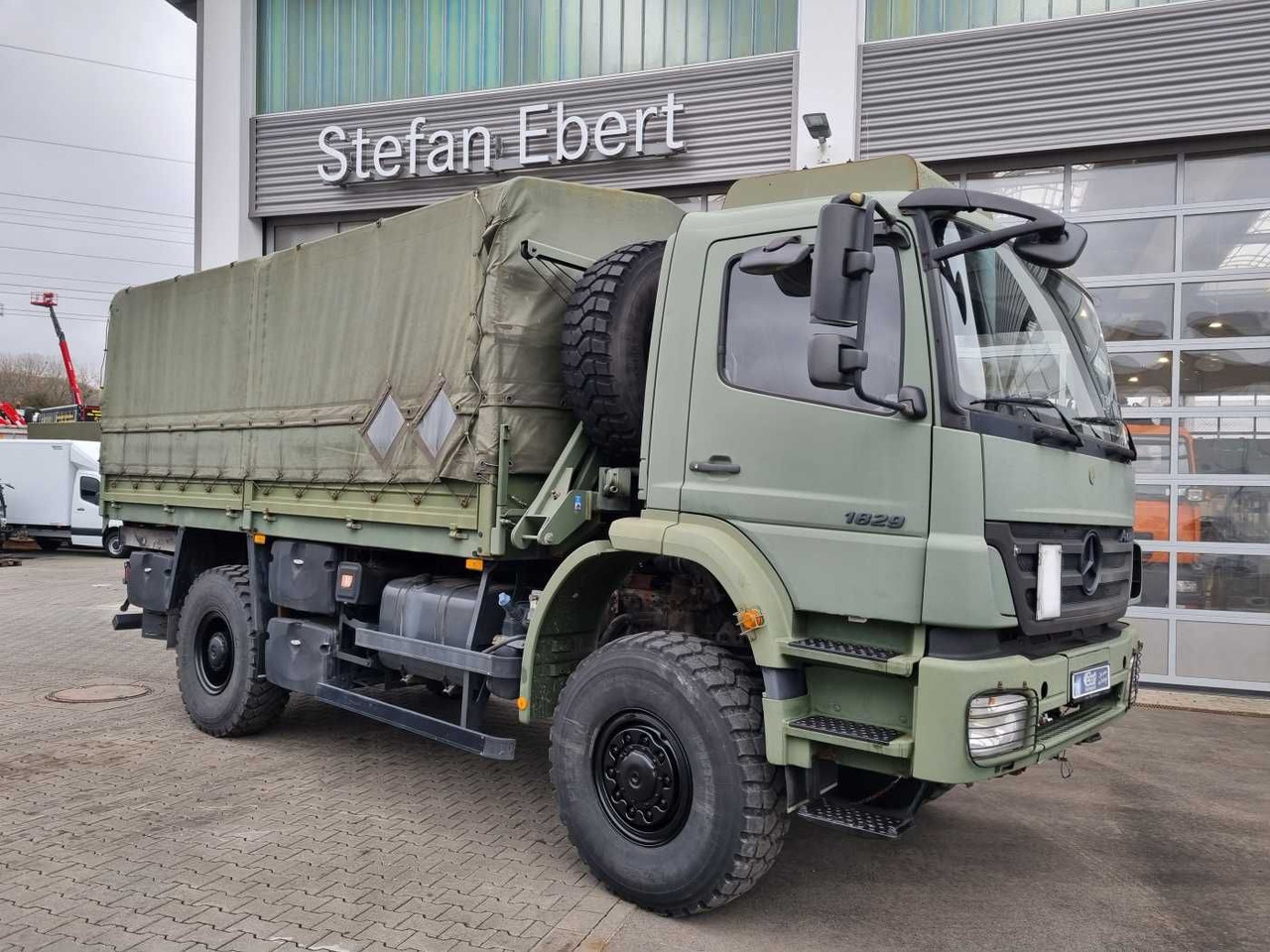 Mercedes-Benz Axor 1829 A 4x4 Pritsche/Plane 10 Stück - شاحنة ستارة: صور 5 Mercedes-Benz Axor 1829 A 4x4 Pritsche/Plane 10 Stück - شاحنة ستارة: صور 5