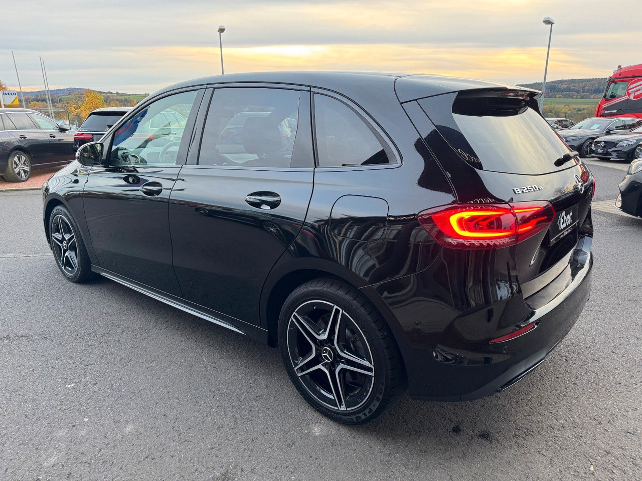 Mercedes-Benz B 250e Edition2020+AMG+Ambiente+Night+LED - سيدان: صور 3 Mercedes-Benz B 250e Edition2020+AMG+Ambiente+Night+LED - سيدان: صور 3