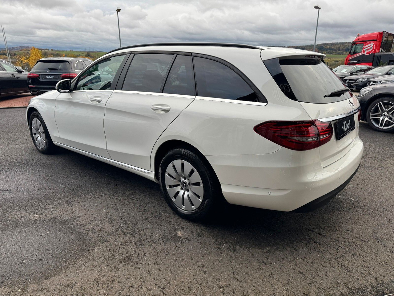 Mercedes-Benz C 180d T LED+RKamera+SHZ+DAB - سيارة ستيشن: صور 3 Mercedes-Benz C 180d T LED+RKamera+SHZ+DAB - سيارة ستيشن: صور 3