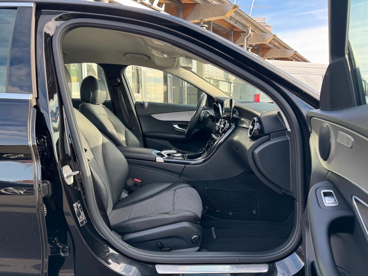 سيدان Mercedes-Benz C 200 C Limousine+Avantgarde+AHK+RFK+TotW: صور 6