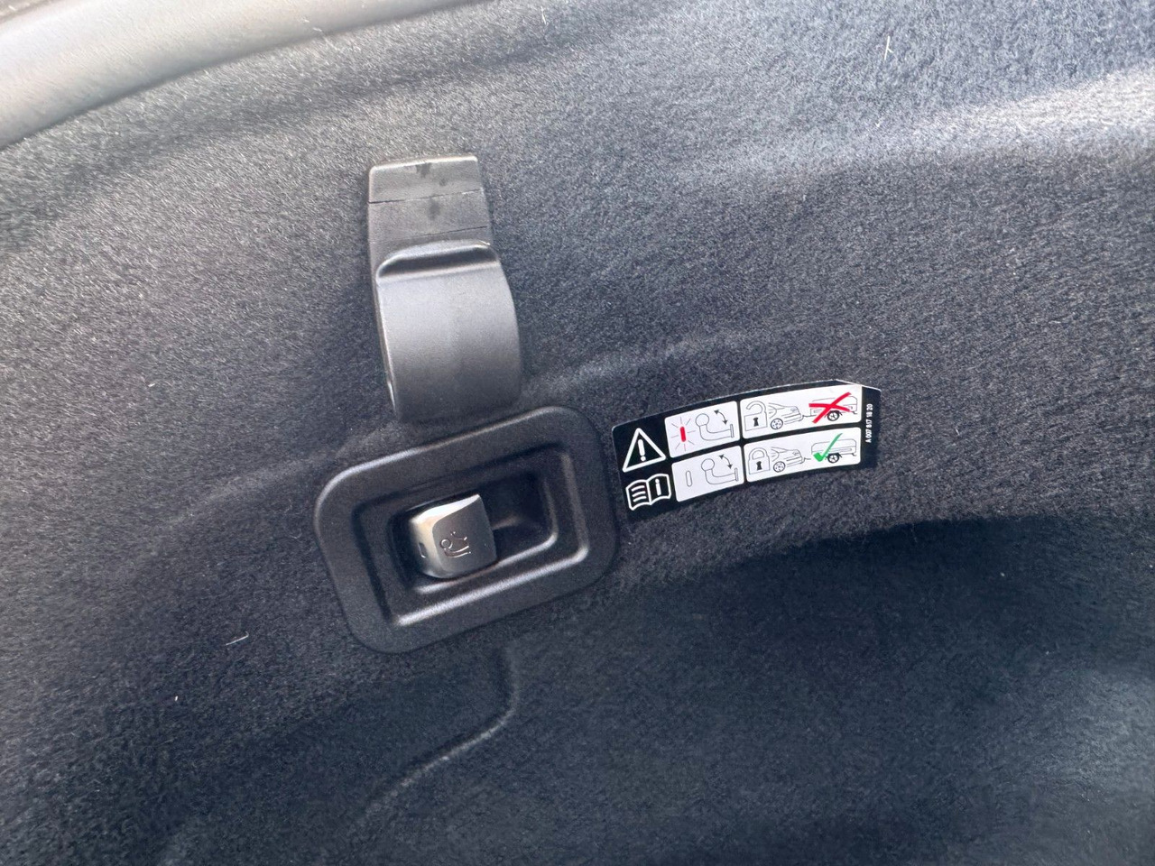 سيدان Mercedes-Benz C 200 C Limousine+Avantgarde+AHK+RFK+TotW: صور 10