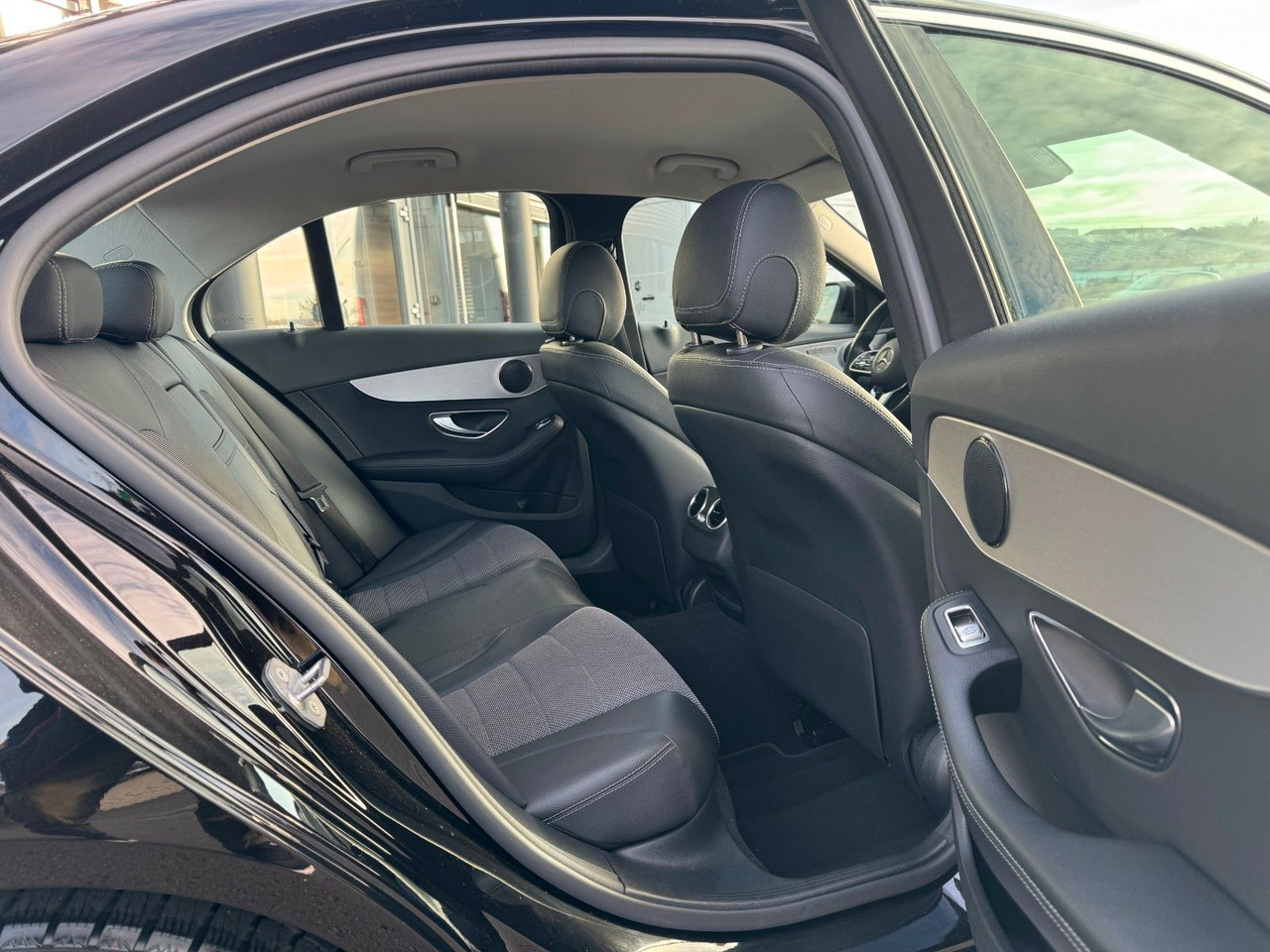 سيدان Mercedes-Benz C 200 C Limousine+Avantgarde+AHK+RFK+TotW: صور 7