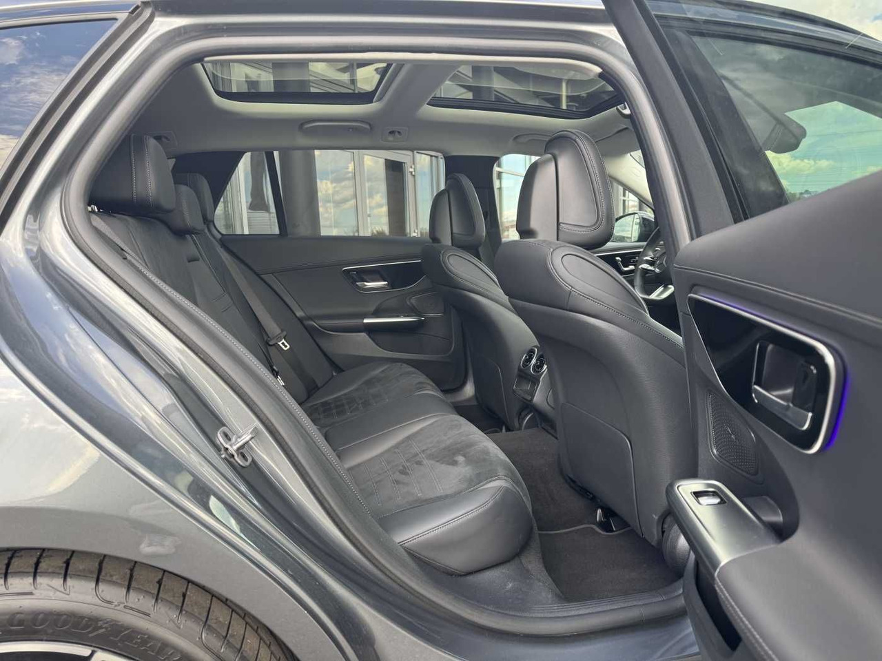 سيارة Mercedes-Benz C 200 T AMG Pano+AHK+RFK+Memory+Night+ TotW: صور 7
