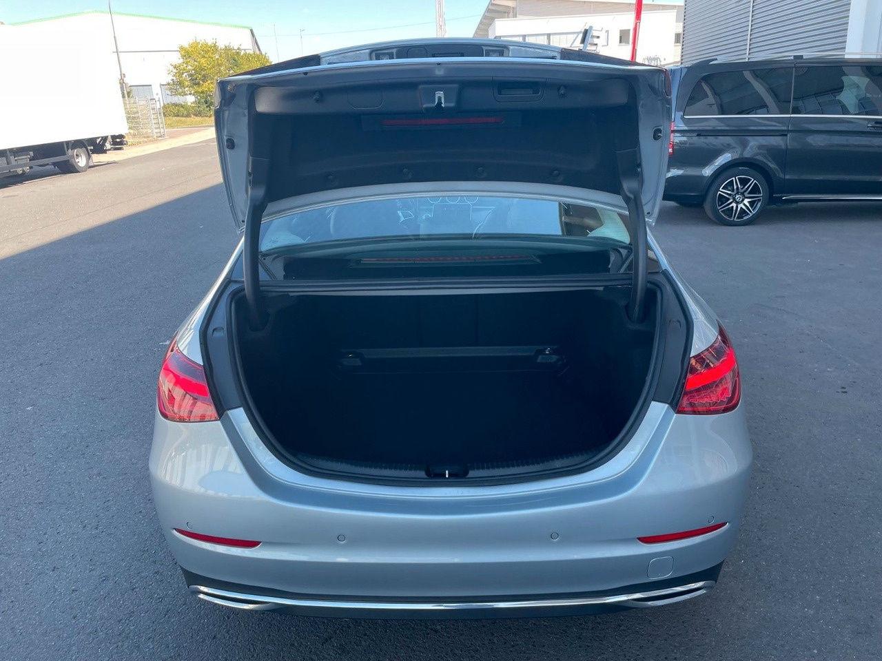 سيدان Mercedes-Benz C 220 d AVANTGARDE R-Kamera+Carplay+TotW+Ambient: صور 6 سيدان Mercedes-Benz C 220 d AVANTGARDE R-Kamera+Carplay+TotW+Ambient: صور 6