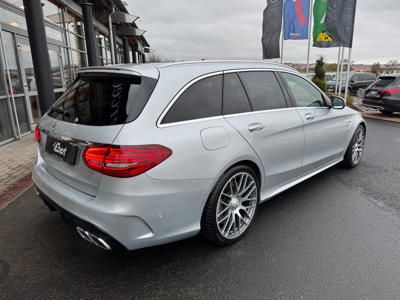 Mercedes-Benz C 63 AMG T Pano+Burmester+Distr+Memory+RFK - سيارة ستيشن: صور 5 Mercedes-Benz C 63 AMG T Pano+Burmester+Distr+Memory+RFK - سيارة ستيشن: صور 5