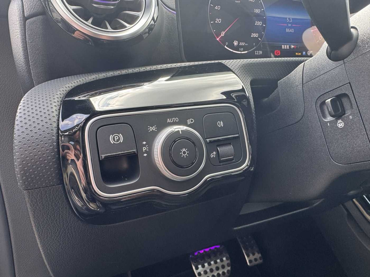 سيارة Mercedes-Benz CLA 200 AMG+Pano+MultiBeam+DistrPro+HUD+360: صور 11