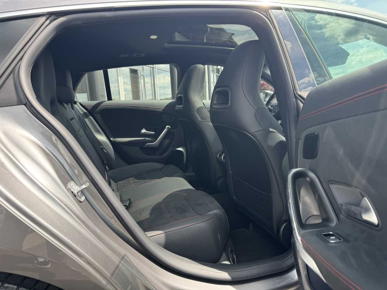 سيارة Mercedes-Benz CLA 200 AMG+Pano+MultiBeam+DistrPro+HUD+360: صور 7