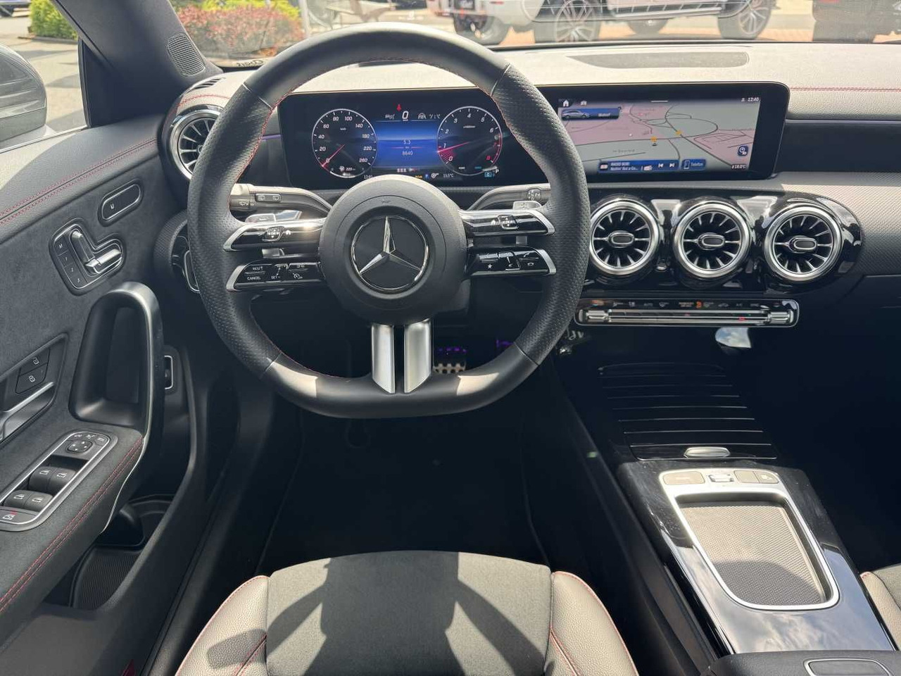 سيارة Mercedes-Benz CLA 200 AMG+Pano+MultiBeam+DistrPro+HUD+360: صور 12
