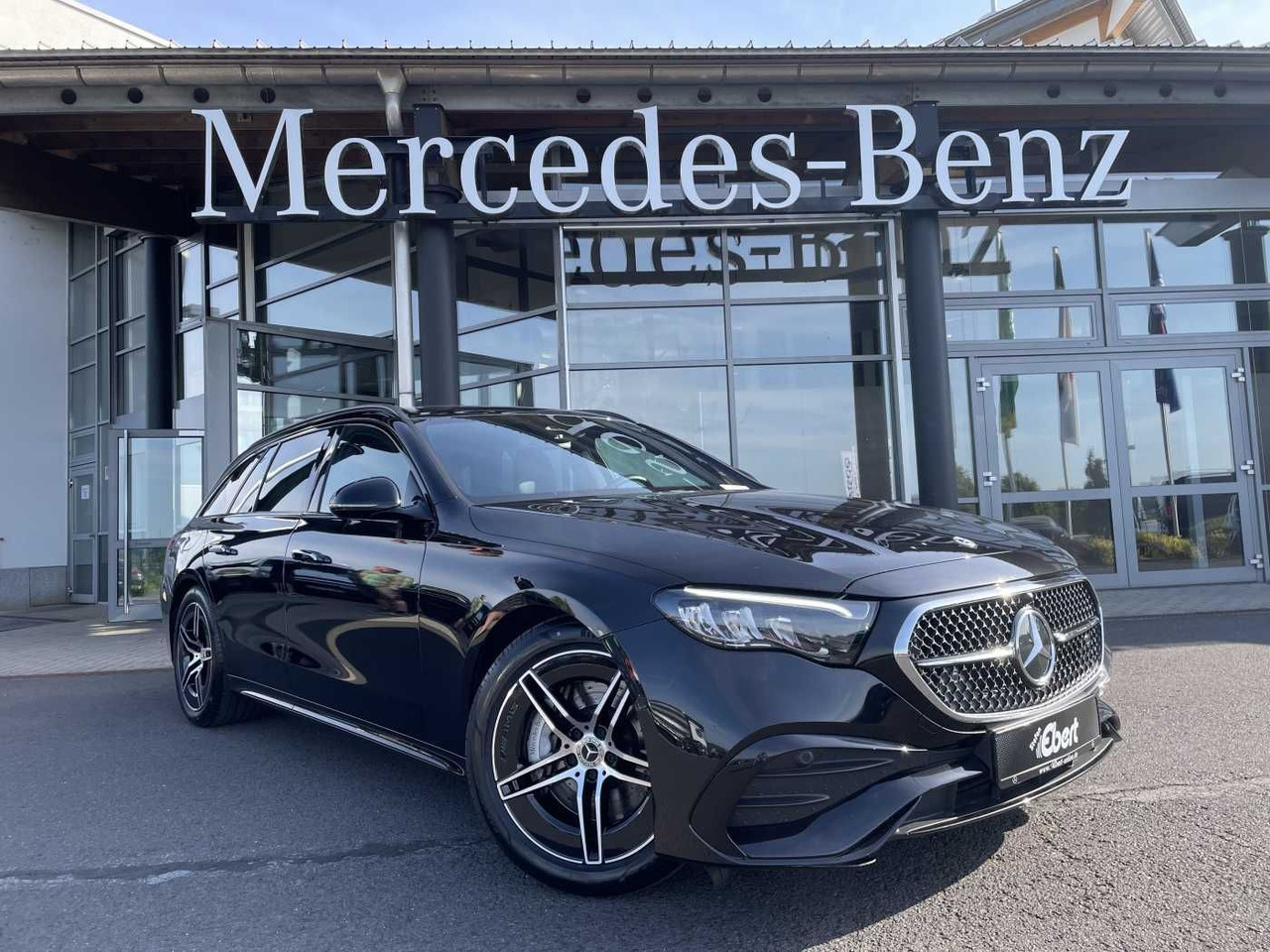 Mercedes-Benz E 220 d T AMG-Line AHK+Distr+R-Kamera +Ambiente+ - سيارة: صور 1 Mercedes-Benz E 220 d T AMG-Line AHK+Distr+R-Kamera +Ambiente+ - سيارة: صور 1