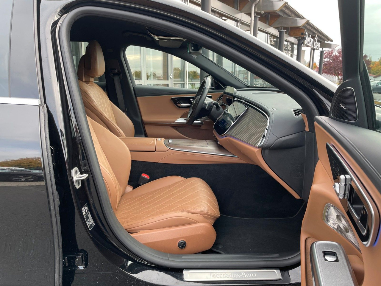 Mercedes-Benz E 220 d T Exclusive Nappa+AHK+360°+Burm+Sitzklim إيجار Mercedes-Benz E 220 d T Exclusive Nappa+AHK+360°+Burm+Sitzklim: صور 8