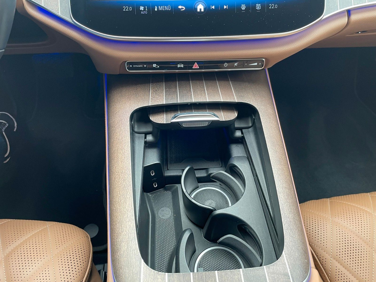 Mercedes-Benz E 220 d T Exclusive Nappa+AHK+360°+Burm+Sitzklim إيجار Mercedes-Benz E 220 d T Exclusive Nappa+AHK+360°+Burm+Sitzklim: صور 23