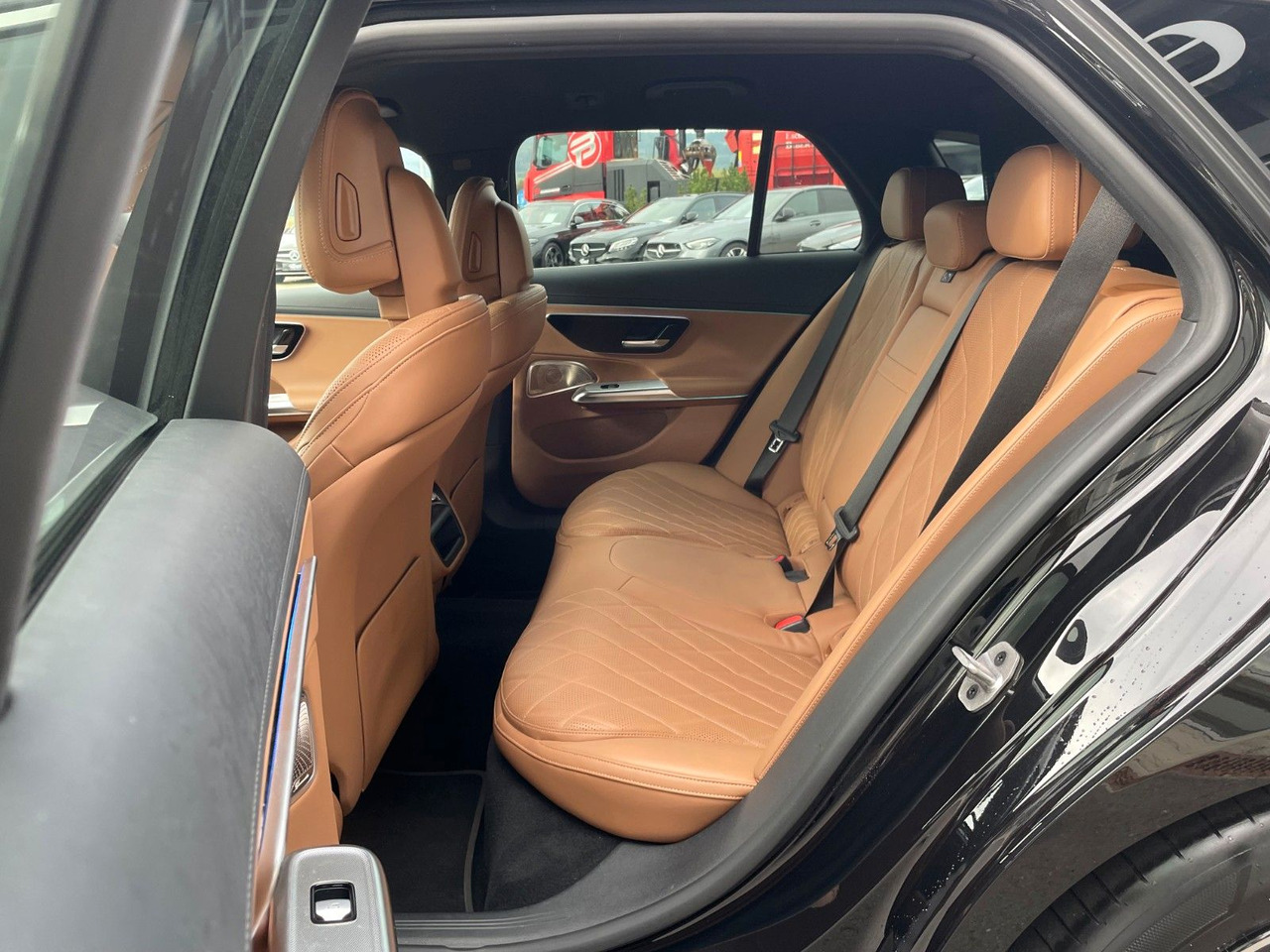 Mercedes-Benz E 220 d T Exclusive Nappa+AHK+360°+Burm+Sitzklim إيجار Mercedes-Benz E 220 d T Exclusive Nappa+AHK+360°+Burm+Sitzklim: صور 9