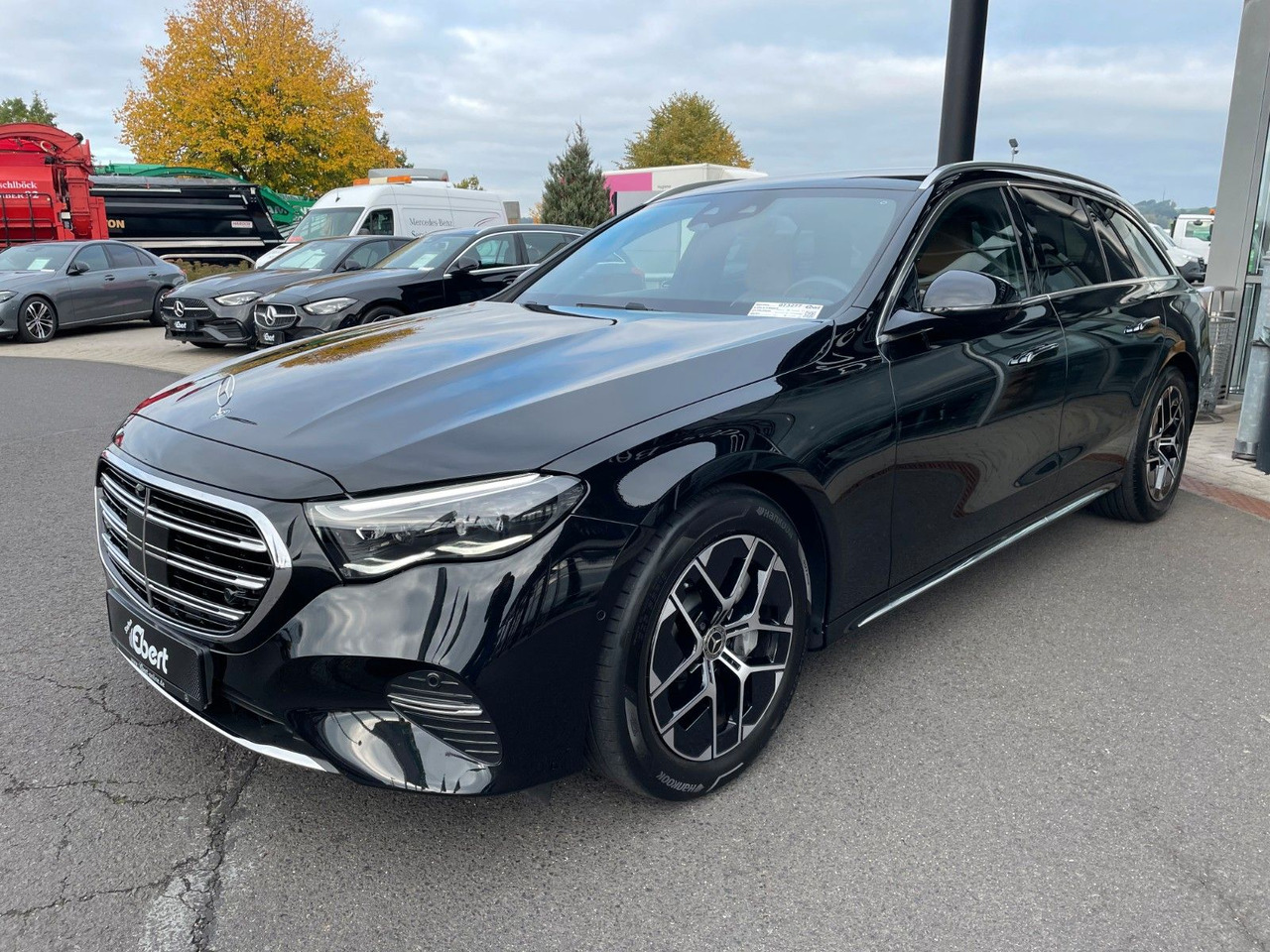 Mercedes-Benz E 220 d T Exclusive Nappa+AHK+360°+Burm+Sitzklim - سيارة ستيشن: صور 2 Mercedes-Benz E 220 d T Exclusive Nappa+AHK+360°+Burm+Sitzklim - سيارة ستيشن: صور 2