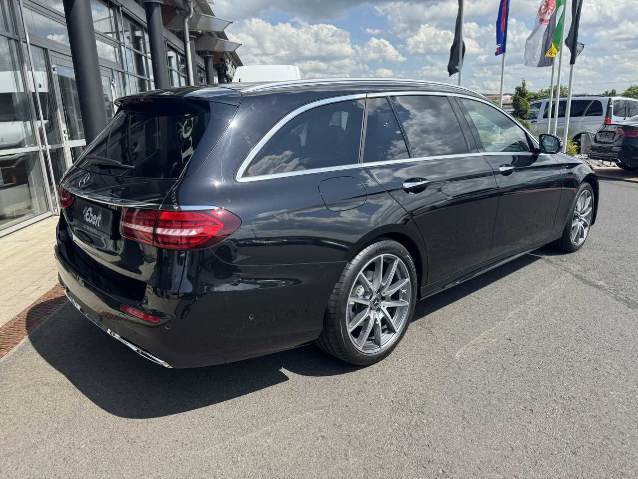 Mercedes-Benz E 220d AMG+Pano+Burm+Distr+Memory+AHK+360 - سيارة: صور 4 Mercedes-Benz E 220d AMG+Pano+Burm+Distr+Memory+AHK+360 - سيارة: صور 4