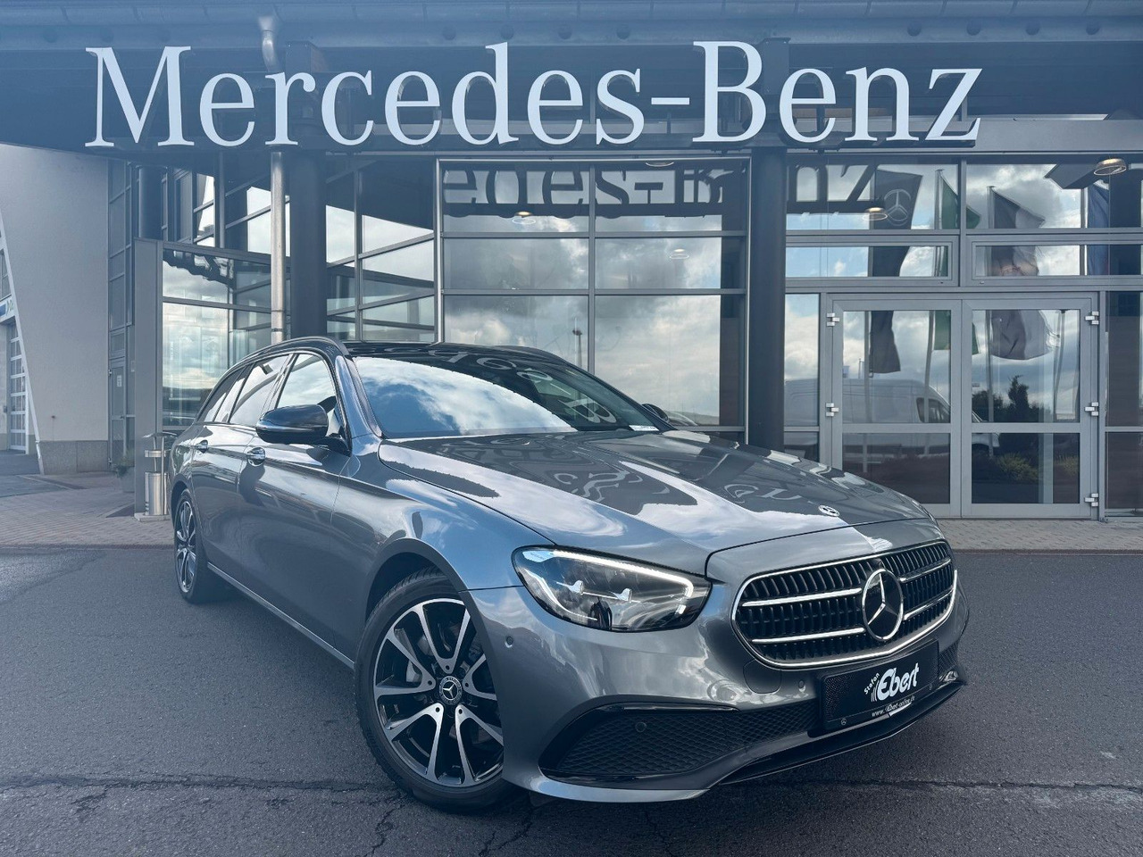 Mercedes-Benz E 220d Avantgarde+DistrPlus+Pano+Burm+360+Night - سيارة ستيشن: صور 1 Mercedes-Benz E 220d Avantgarde+DistrPlus+Pano+Burm+360+Night - سيارة ستيشن: صور 1