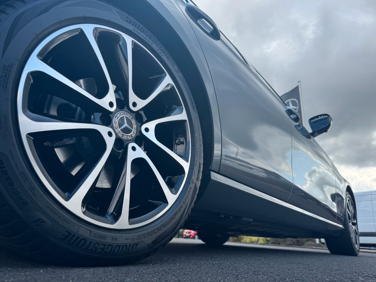 Mercedes-Benz E 220d Avantgarde+DistrPlus+Pano+Burm+360+Night - سيارة ستيشن: صور 5 Mercedes-Benz E 220d Avantgarde+DistrPlus+Pano+Burm+360+Night - سيارة ستيشن: صور 5