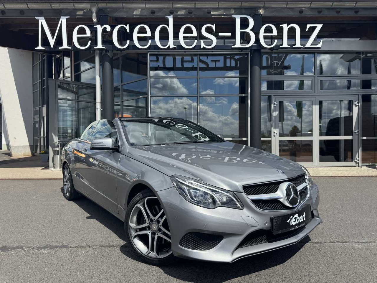 Mercedes-Benz E 300 Cabrio Sportpaket+Distr+Airscarf+SitzKlima - سيارة: صور 1 Mercedes-Benz E 300 Cabrio Sportpaket+Distr+Airscarf+SitzKlima - سيارة: صور 1