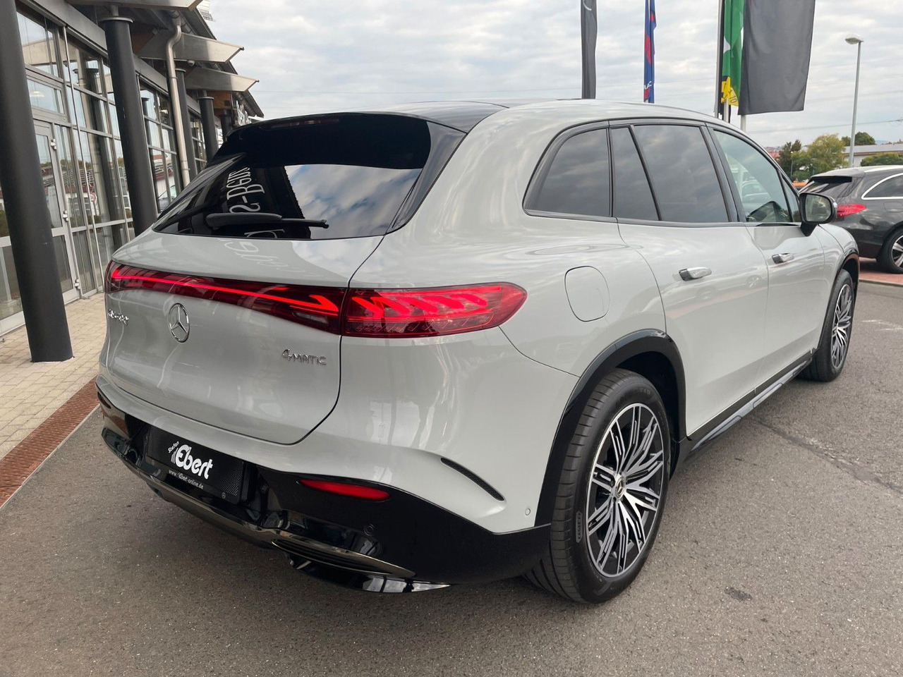 Mercedes-Benz EQS SUV 580 AMG DigL+AIR+HUD+Hyper+Burm+Pano - سيارة دفع رباعي: صور 4 Mercedes-Benz EQS SUV 580 AMG DigL+AIR+HUD+Hyper+Burm+Pano - سيارة دفع رباعي: صور 4