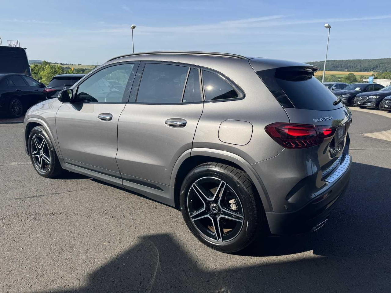 Mercedes-Benz GLA 200d 4M AMG+Pano+Distr+Ambiente+ - سيارة دفع رباعي: صور 3 Mercedes-Benz GLA 200d 4M AMG+Pano+Distr+Ambiente+ - سيارة دفع رباعي: صور 3