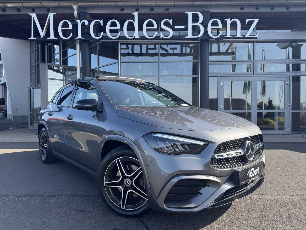 Mercedes-Benz GLA 200d 4M AMG+Pano+Distr+Ambiente+ - سيارة دفع رباعي: صور 1 Mercedes-Benz GLA 200d 4M AMG+Pano+Distr+Ambiente+ - سيارة دفع رباعي: صور 1