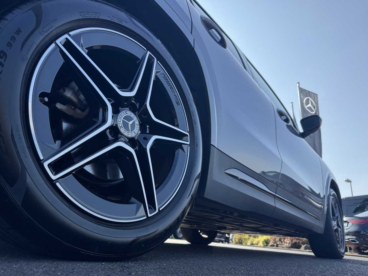 Mercedes-Benz GLA 200d 4M AMG+Pano+Distr+Ambiente+ - سيارة دفع رباعي: صور 5 Mercedes-Benz GLA 200d 4M AMG+Pano+Distr+Ambiente+ - سيارة دفع رباعي: صور 5