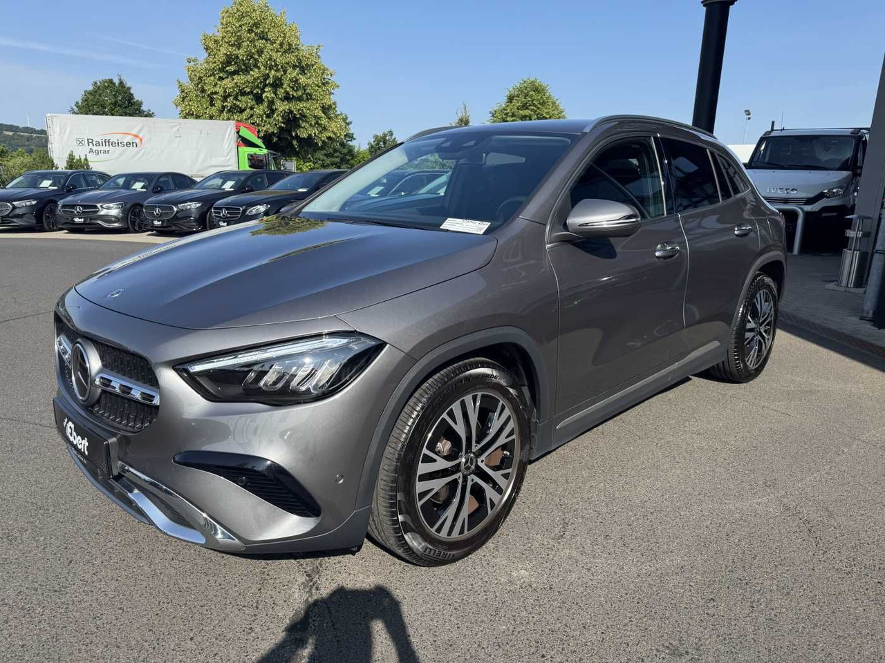 Mercedes-Benz GLA 200d 4M Progressive+Distr+Ambiente+Offroad - سيارة دفع رباعي: صور 2 Mercedes-Benz GLA 200d 4M Progressive+Distr+Ambiente+Offroad - سيارة دفع رباعي: صور 2