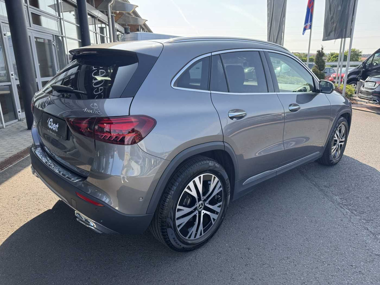 Mercedes-Benz GLA 200d 4M Progressive+Distr+Ambiente+Offroad - سيارة دفع رباعي: صور 4 Mercedes-Benz GLA 200d 4M Progressive+Distr+Ambiente+Offroad - سيارة دفع رباعي: صور 4