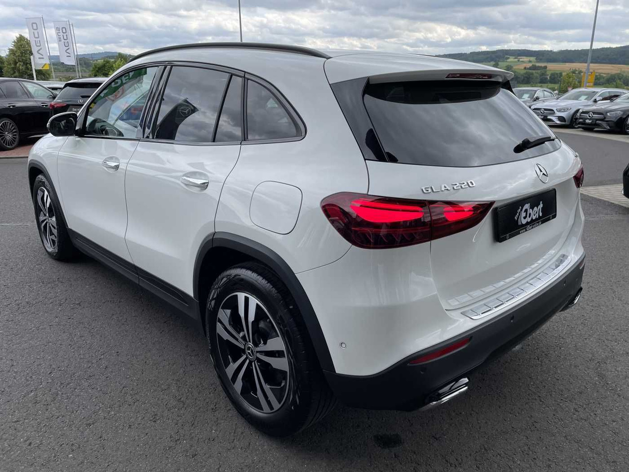 Mercedes-Benz GLA 220 4M 8G Progressive R-Kamera +Distr+Ambien - سيارة دفع رباعي: صور 3 Mercedes-Benz GLA 220 4M 8G Progressive R-Kamera +Distr+Ambien - سيارة دفع رباعي: صور 3