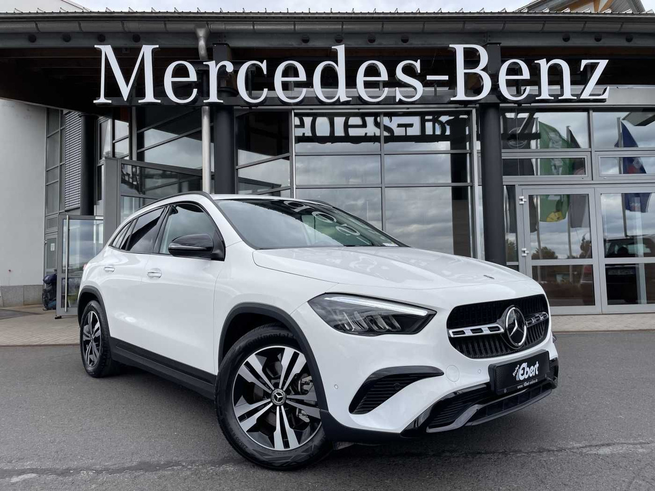 Mercedes-Benz GLA 220 4M 8G Progressive R-Kamera +Distr+Ambien - سيارة دفع رباعي: صور 1 Mercedes-Benz GLA 220 4M 8G Progressive R-Kamera +Distr+Ambien - سيارة دفع رباعي: صور 1