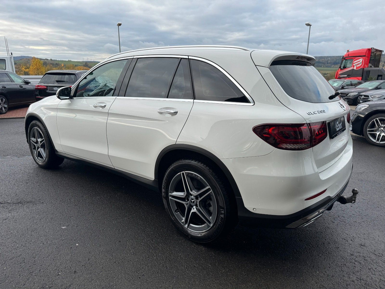 Mercedes-Benz GLC 200 4M AMG+Pano+Distr+StandH+AHK+360+HUD - سيارة دفع رباعي: صور 4 Mercedes-Benz GLC 200 4M AMG+Pano+Distr+StandH+AHK+360+HUD - سيارة دفع رباعي: صور 4