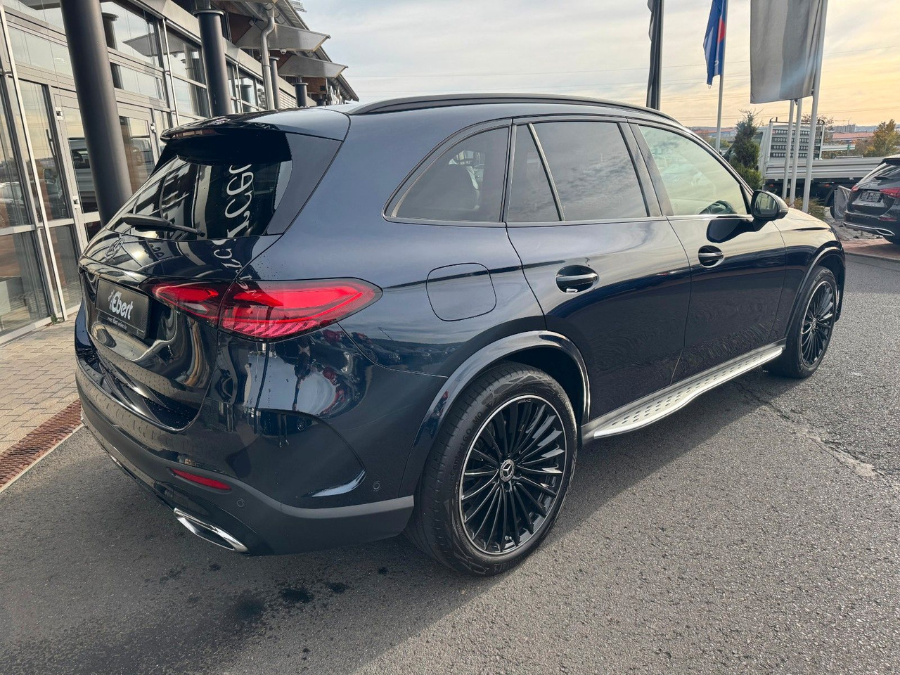 Mercedes-Benz GLC 300 4M+AMG+Pano+Burm+360+Memory - سيارة دفع رباعي: صور 4 Mercedes-Benz GLC 300 4M+AMG+Pano+Burm+360+Memory - سيارة دفع رباعي: صور 4