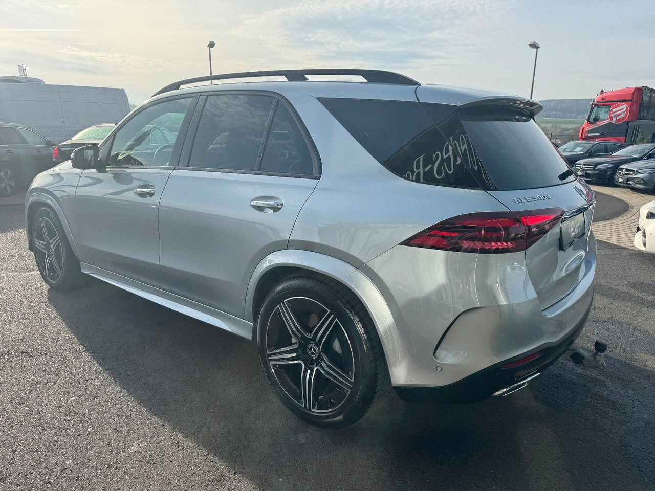 Mercedes-Benz GLE 300 d AMG AHK+360°+HUD+Pano+MBeam+Burm+Air - سيارة دفع رباعي: صور 3 Mercedes-Benz GLE 300 d AMG AHK+360°+HUD+Pano+MBeam+Burm+Air - سيارة دفع رباعي: صور 3