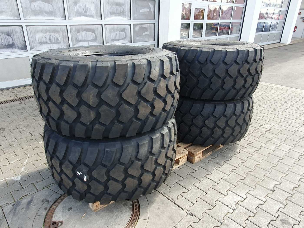 Mercedes-Benz Radlader Reifen mit Felge / NEU / lagernd - عجلات - الآلات والماكينات الزراعية: صور 3 Mercedes-Benz Radlader Reifen mit Felge / NEU / lagernd - عجلات - الآلات والماكينات الزراعية: صور 3
