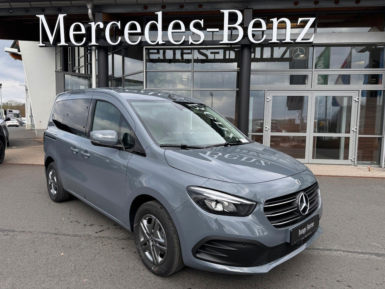 Mercedes-Benz T 180 Style LED Kamera KEYLESS MBUX SHZ - ميكروباص: صور 1 Mercedes-Benz T 180 Style LED Kamera KEYLESS MBUX SHZ - ميكروباص: صور 1