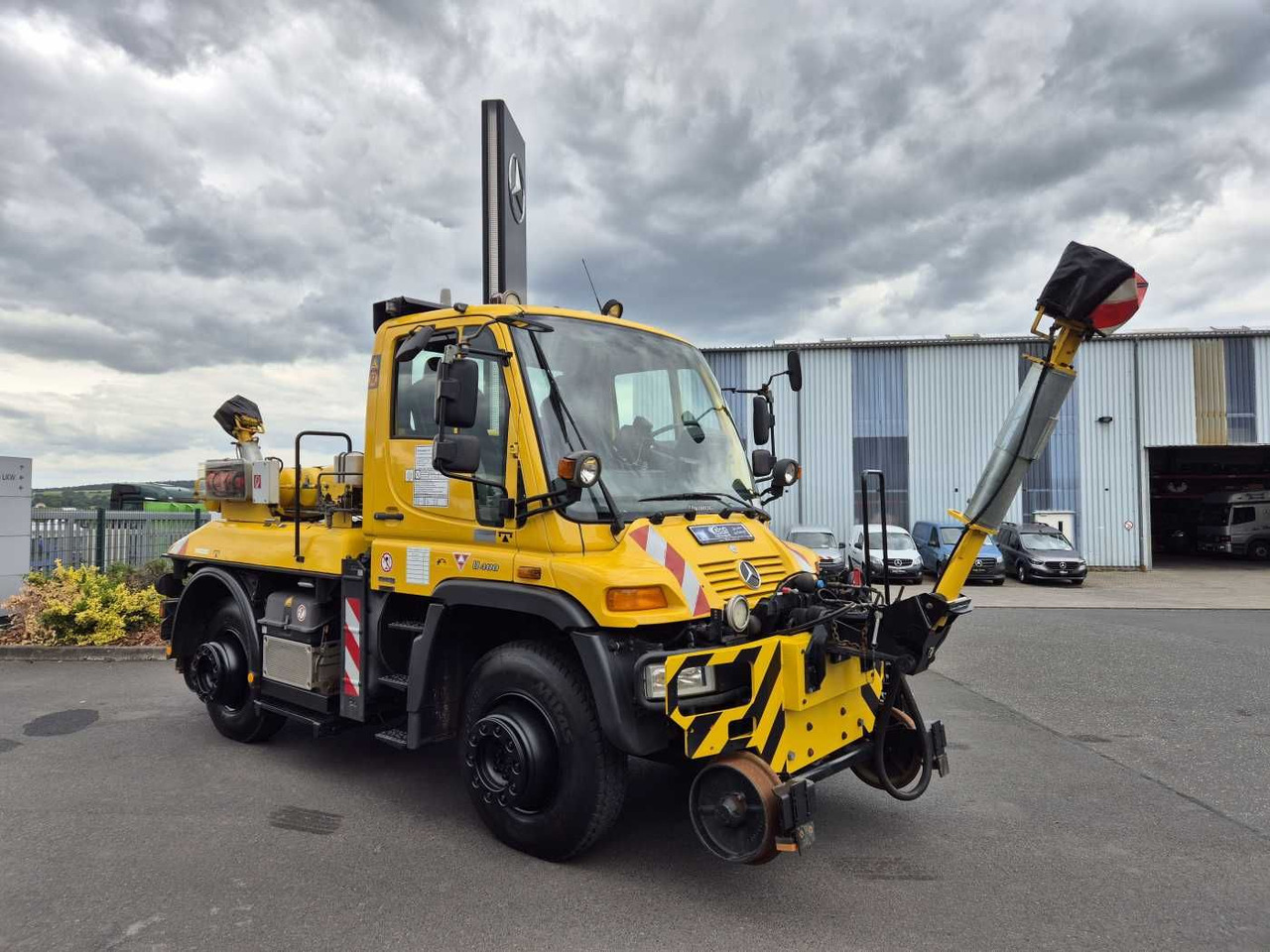 Mercedes-Benz Unimog U400 4x4 Zweiwege ZAGRO 800t/52 Achsen - شاحنة: صور 3 Mercedes-Benz Unimog U400 4x4 Zweiwege ZAGRO 800t/52 Achsen - شاحنة: صور 3