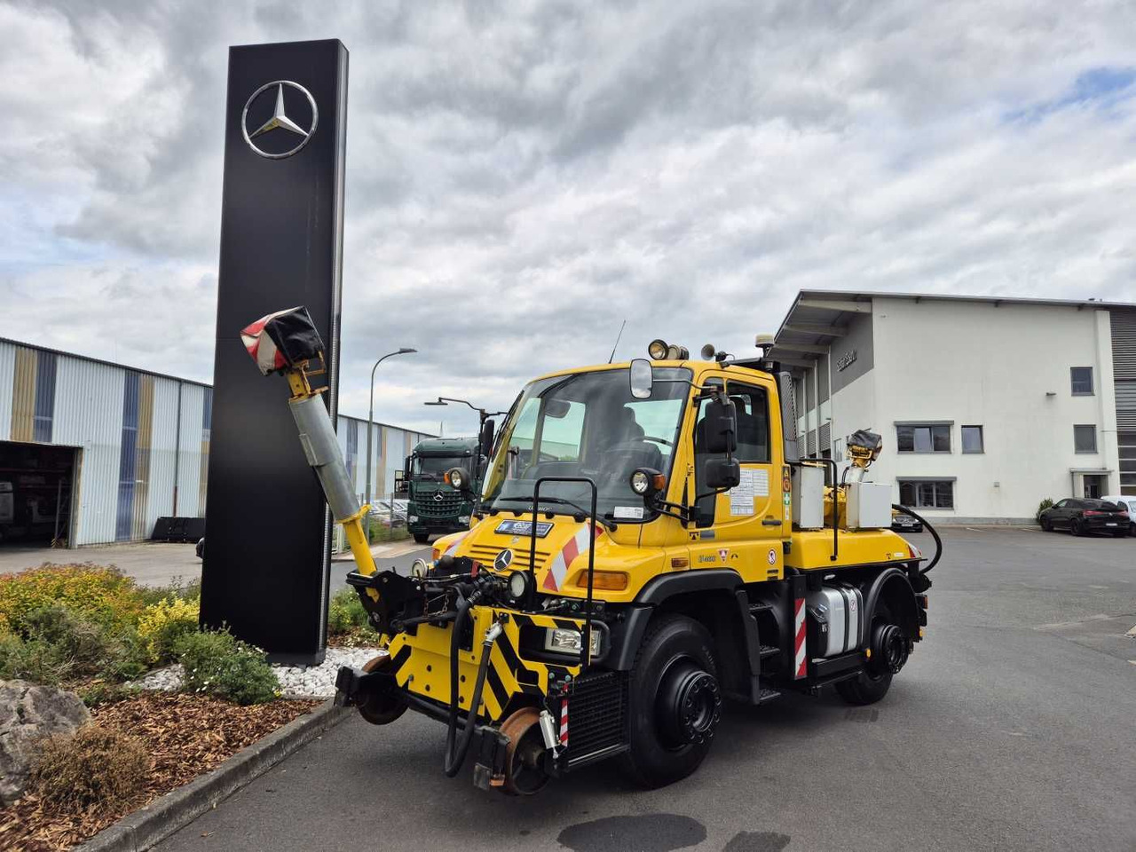 Mercedes-Benz Unimog U400 4x4 Zweiwege ZAGRO 800t/52 Achsen - شاحنة: صور 1 Mercedes-Benz Unimog U400 4x4 Zweiwege ZAGRO 800t/52 Achsen - شاحنة: صور 1