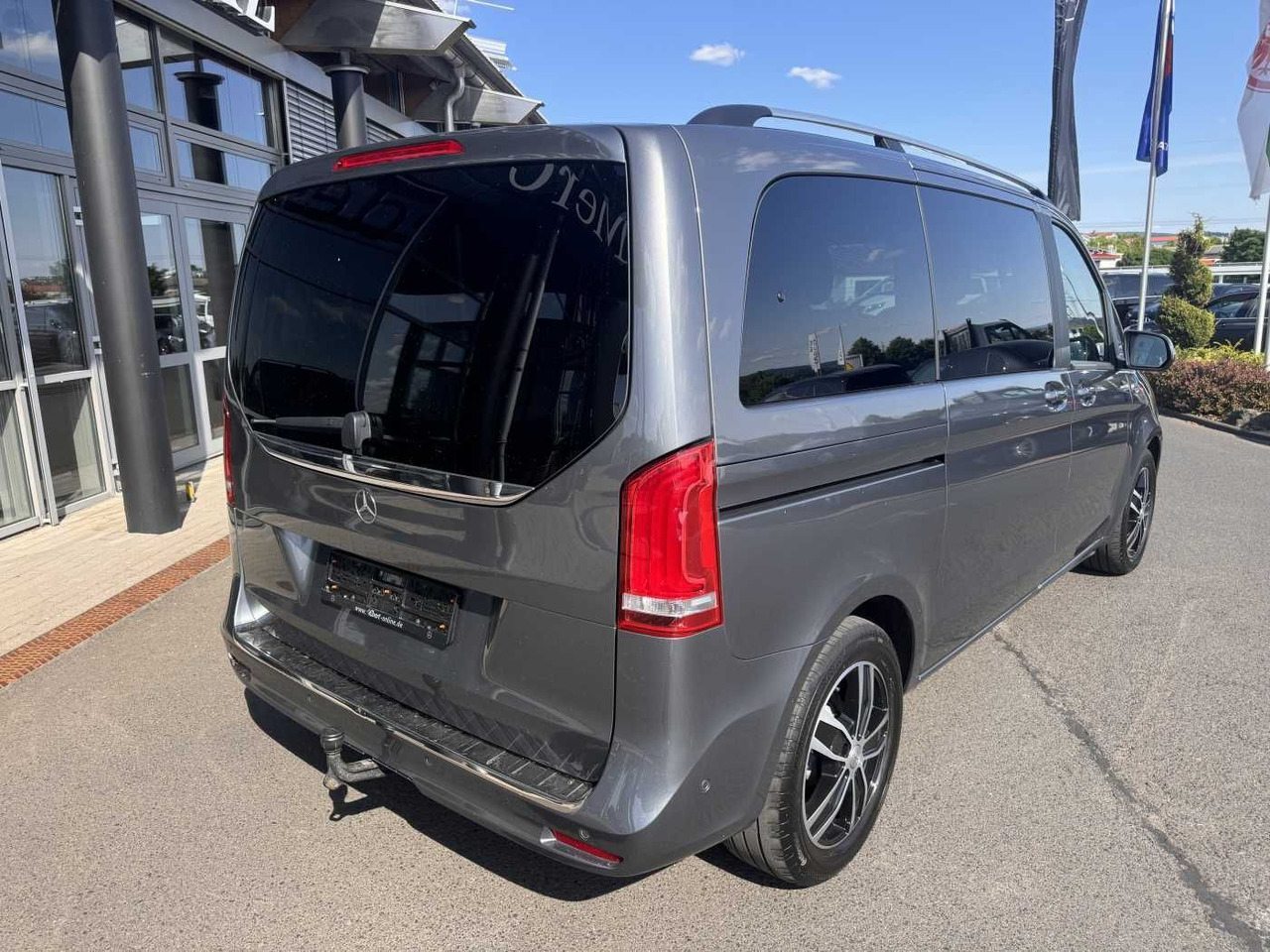 Mercedes-Benz V 220 d EDITION Liege-Paket AHK2,5 LED DAB MBUX - سيارة: صور 4 Mercedes-Benz V 220 d EDITION Liege-Paket AHK2,5 LED DAB MBUX - سيارة: صور 4