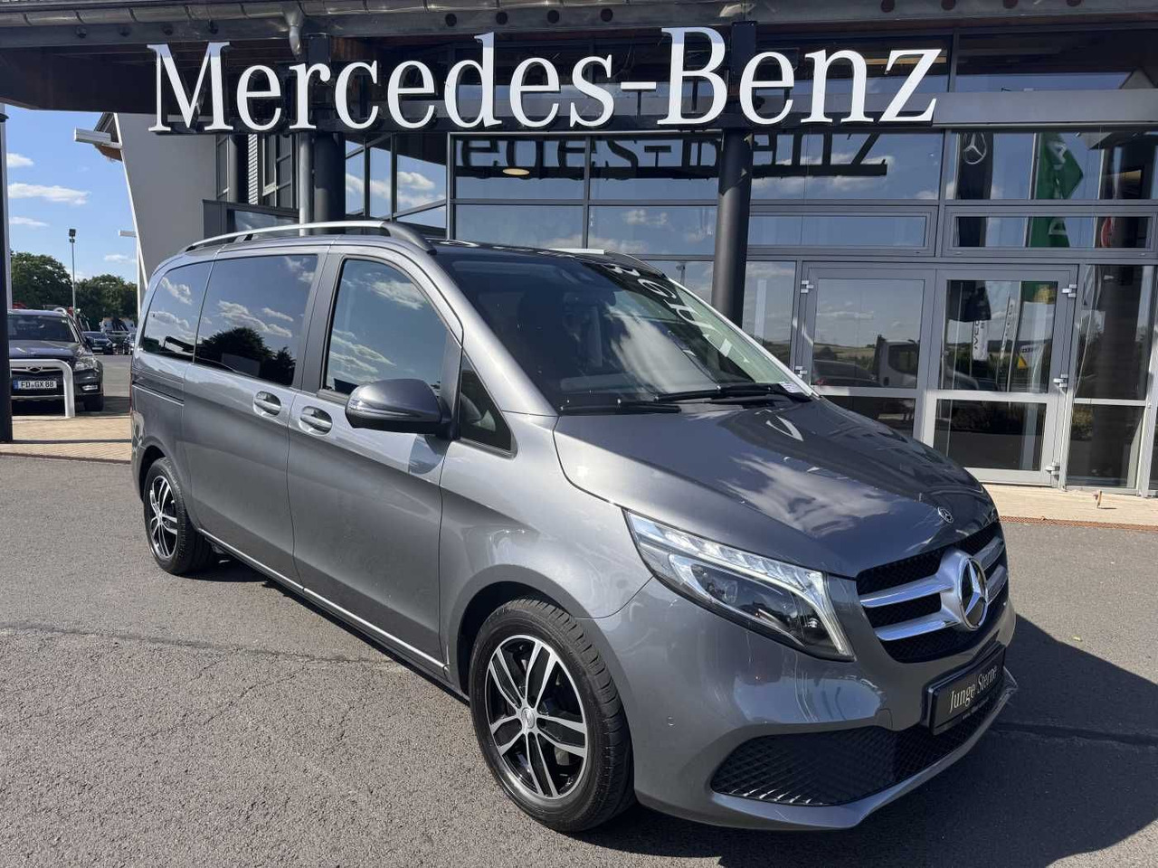 Mercedes-Benz V 220 d EDITION Liege-Paket AHK2,5 LED DAB MBUX - ميكروباص: صور 1 Mercedes-Benz V 220 d EDITION Liege-Paket AHK2,5 LED DAB MBUX - ميكروباص: صور 1