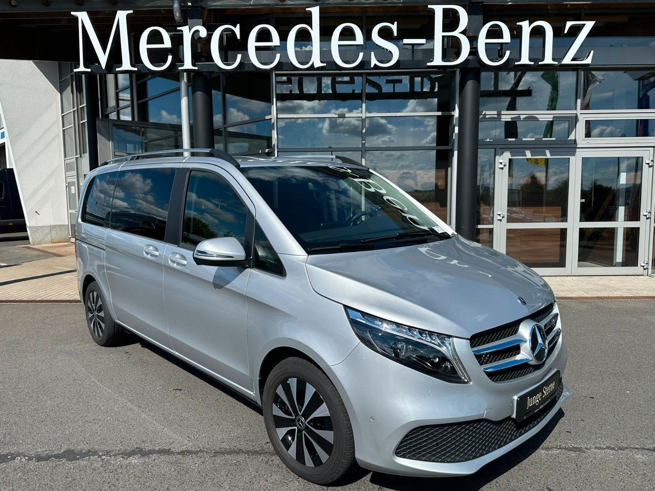 Mercedes-Benz V 250 EDITION 4MATIC Kompakt Liege-Paket AHK2,5t - سيارة ستيشن: صور 1 Mercedes-Benz V 250 EDITION 4MATIC Kompakt Liege-Paket AHK2,5t - سيارة ستيشن: صور 1